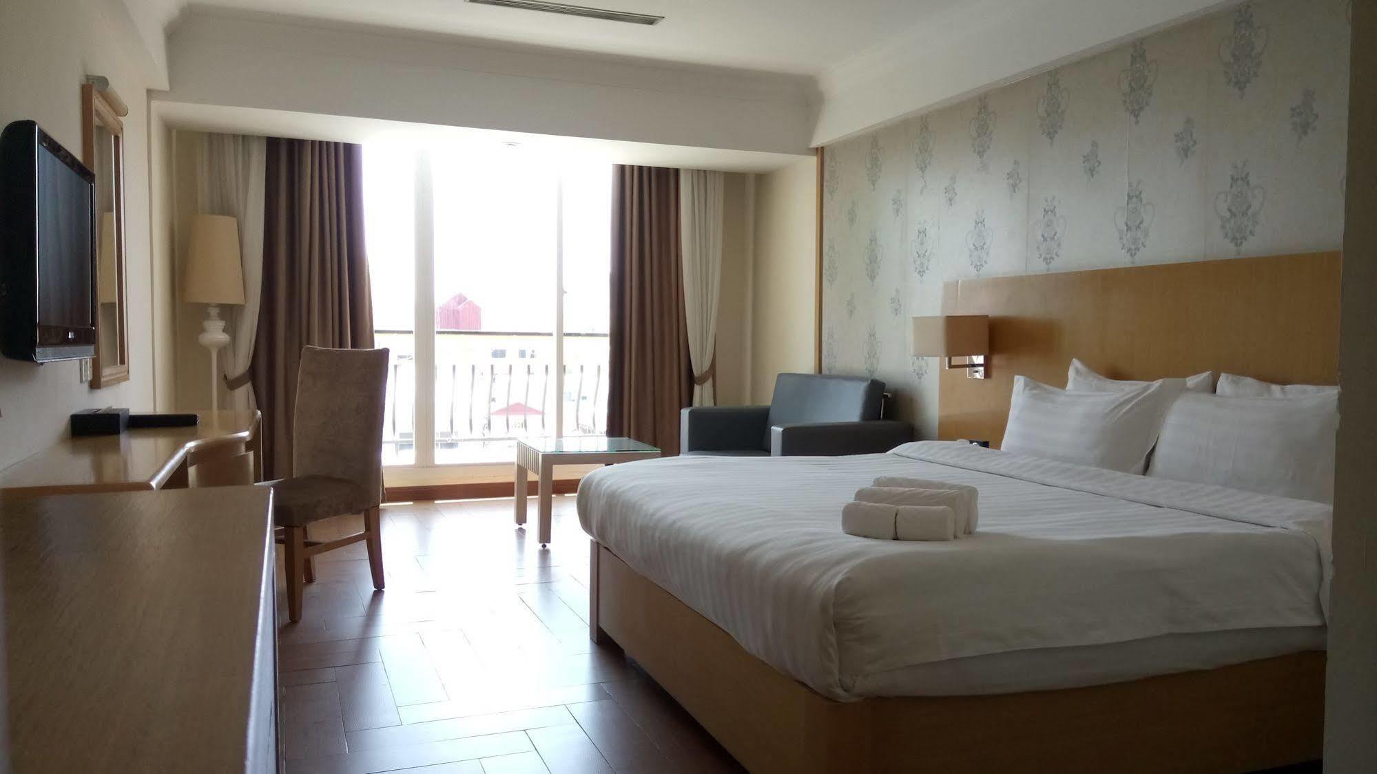 Discovery Hotel Phnom Penh Exterior foto
